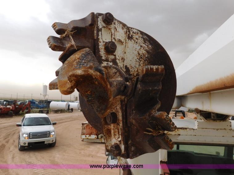 image for item L5932 2001 Peterbilt 330 digger derrick truck