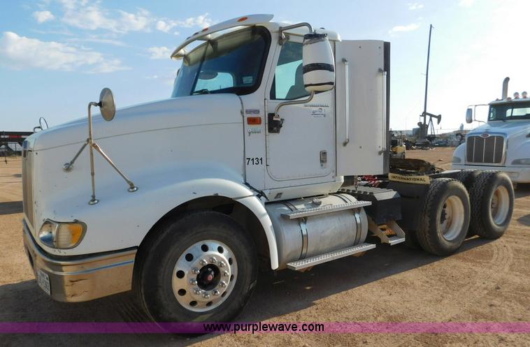 image for item L5935 2007 International 9400i semi truck