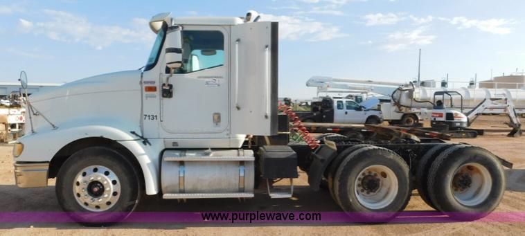 image for item L5935 2007 International 9400i semi truck