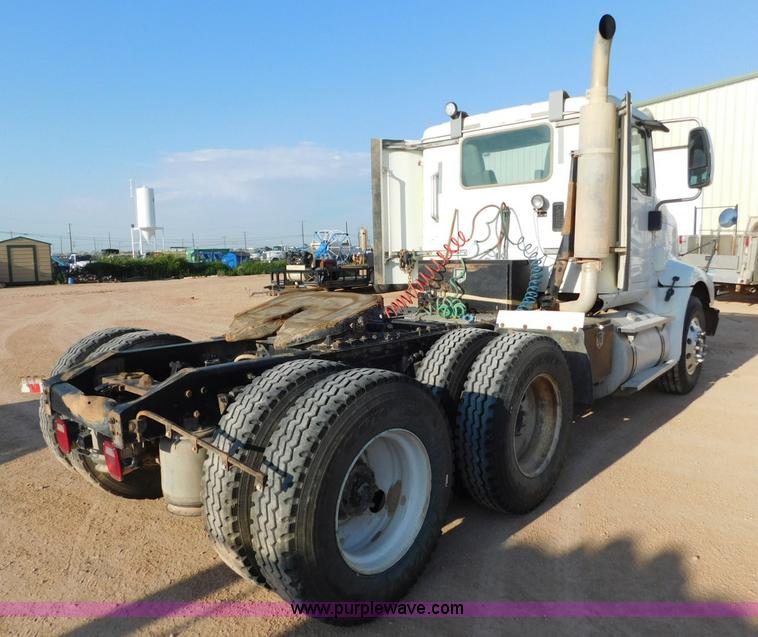 image for item L5935 2007 International 9400i semi truck