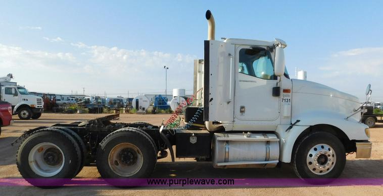image for item L5935 2007 International 9400i semi truck
