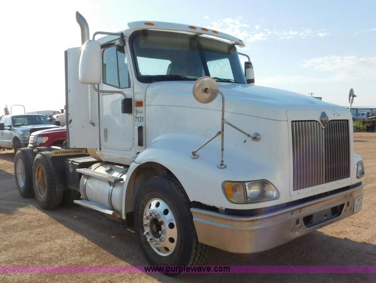 image for item L5935 2007 International 9400i semi truck