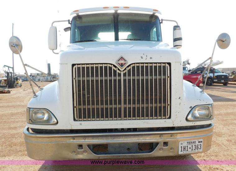 image for item L5935 2007 International 9400i semi truck