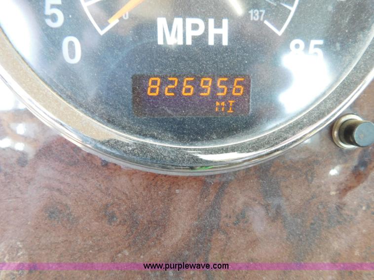 image for item L5935 2007 International 9400i semi truck