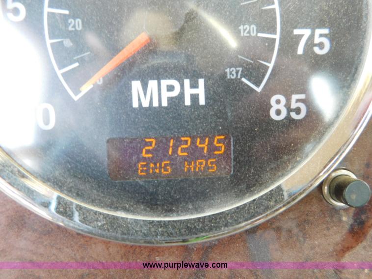 image for item L5935 2007 International 9400i semi truck