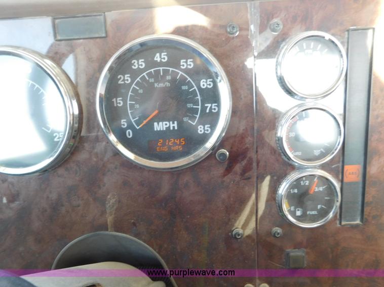 image for item L5935 2007 International 9400i semi truck