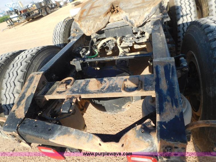 image for item L5935 2007 International 9400i semi truck