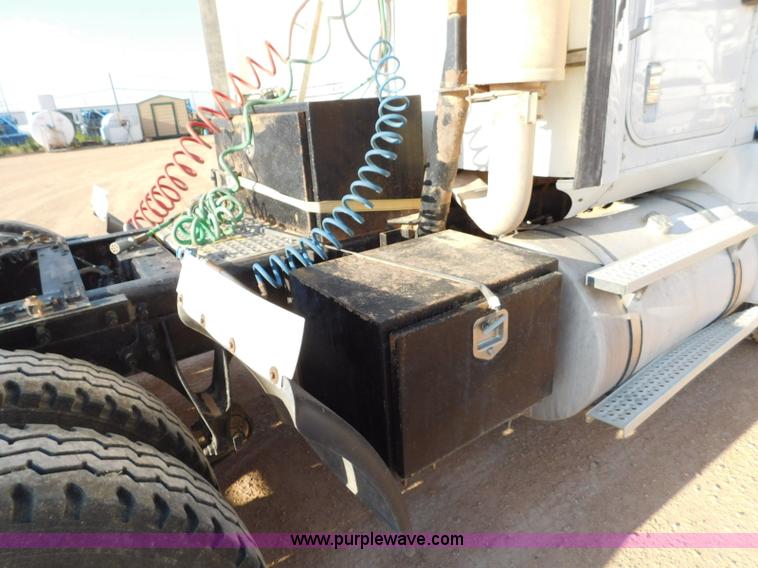 image for item L5935 2007 International 9400i semi truck