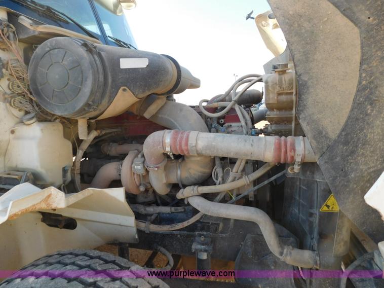 image for item L5935 2007 International 9400i semi truck