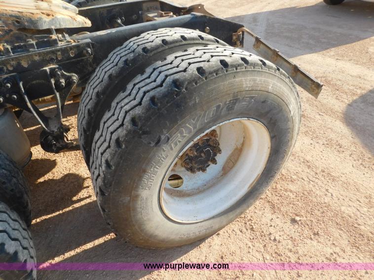 image for item L5935 2007 International 9400i semi truck