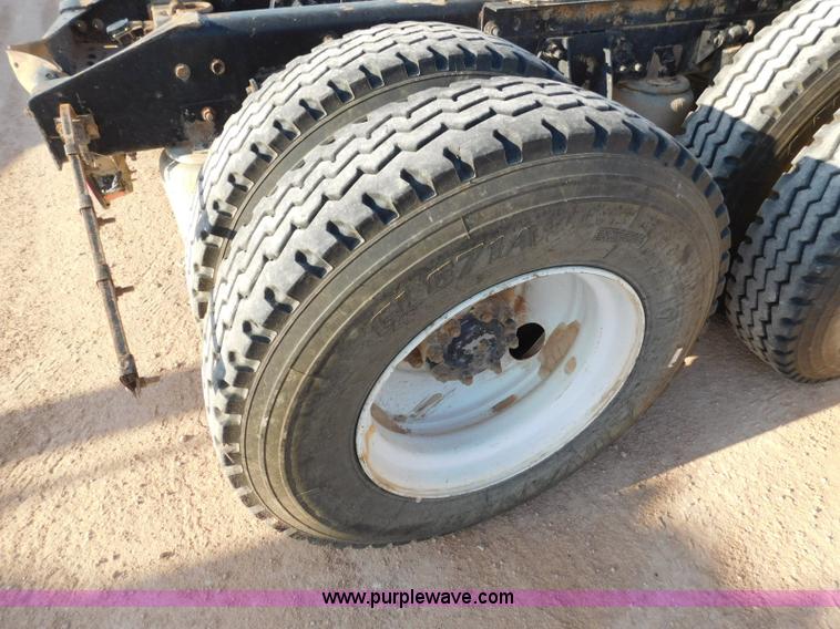 image for item L5935 2007 International 9400i semi truck