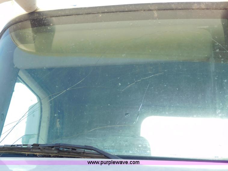 image for item L5935 2007 International 9400i semi truck