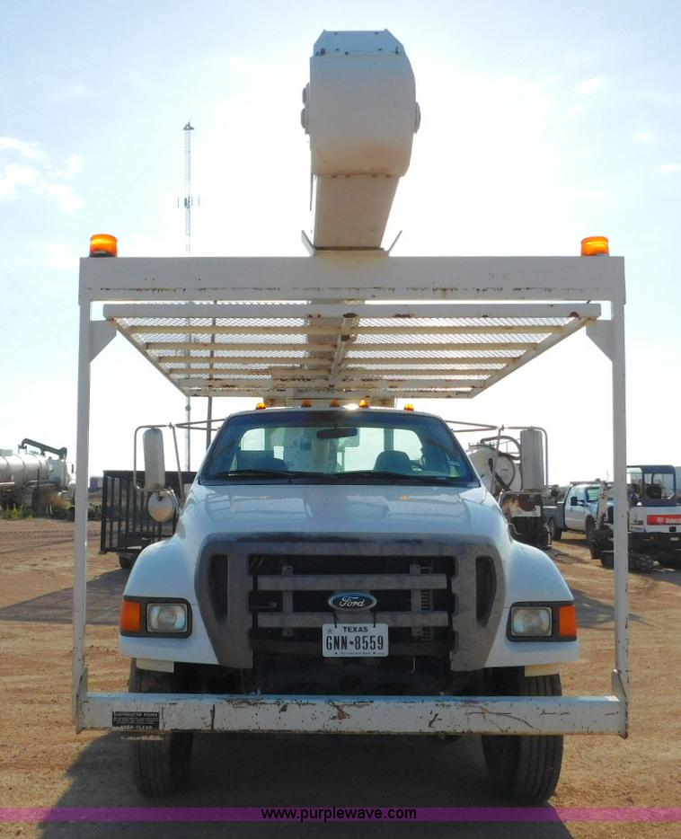 image for item L5951 2004 Ford F750 Super Duty bucket truck