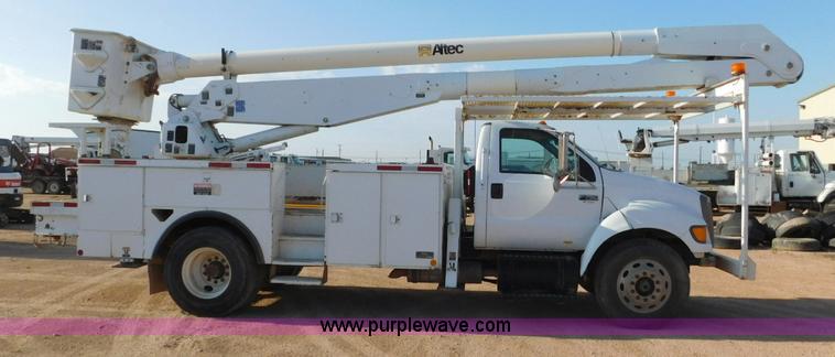 image for item L5951 2004 Ford F750 Super Duty bucket truck