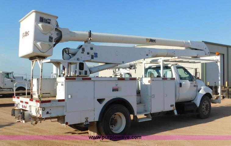 image for item L5951 2004 Ford F750 Super Duty bucket truck