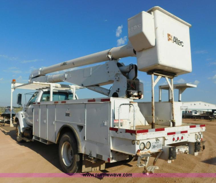 image for item L5951 2004 Ford F750 Super Duty bucket truck