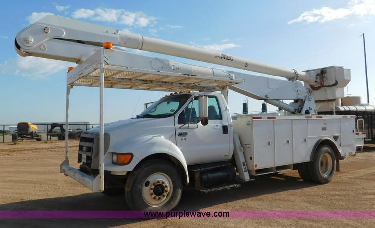image for item L5951 2004 Ford F750 Super Duty bucket truck