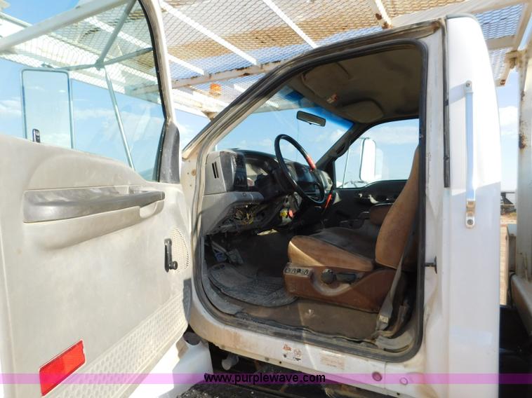 image for item L5951 2004 Ford F750 Super Duty bucket truck