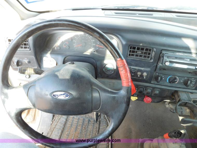 image for item L5951 2004 Ford F750 Super Duty bucket truck