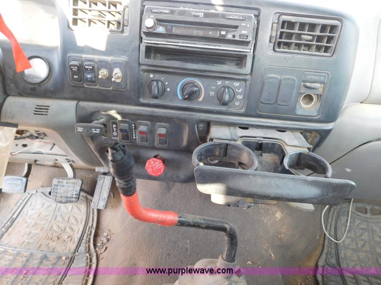 image for item L5951 2004 Ford F750 Super Duty bucket truck