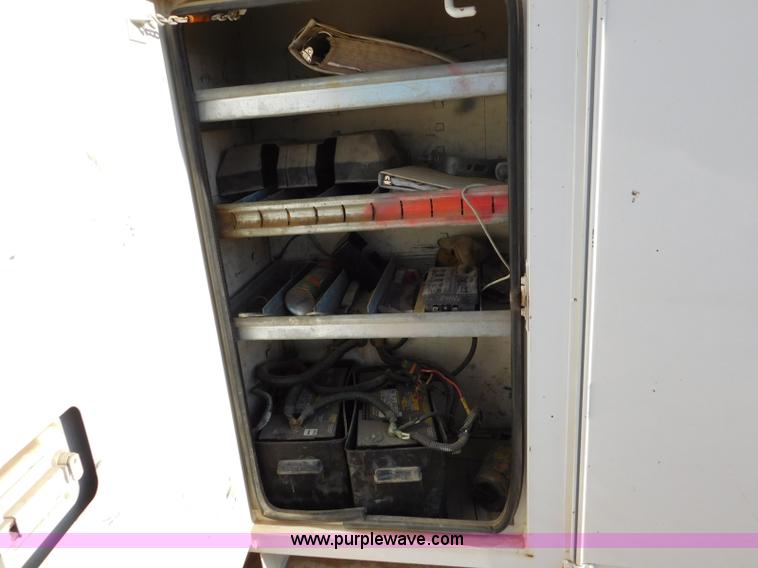 image for item L5951 2004 Ford F750 Super Duty bucket truck