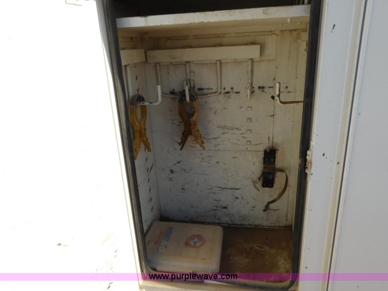 image for item L5951 2004 Ford F750 Super Duty bucket truck