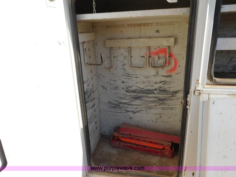 image for item L5951 2004 Ford F750 Super Duty bucket truck