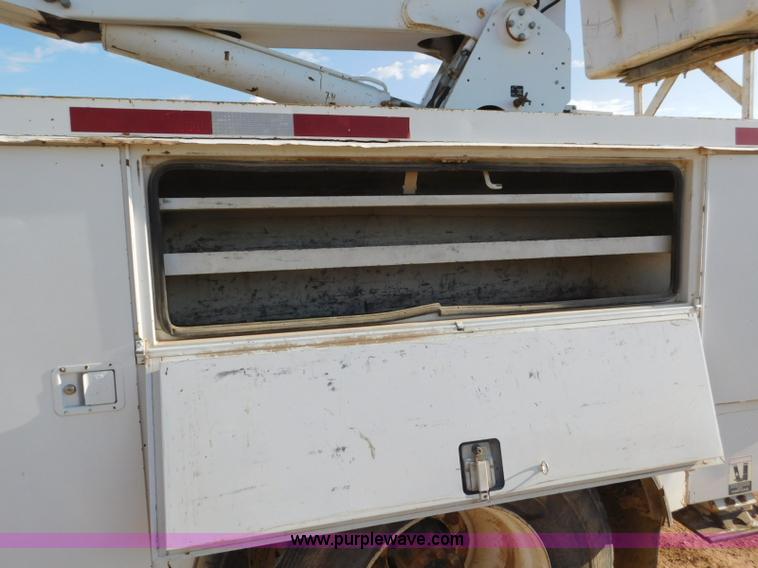 image for item L5951 2004 Ford F750 Super Duty bucket truck