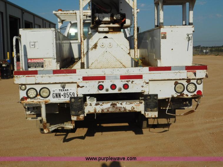 image for item L5951 2004 Ford F750 Super Duty bucket truck