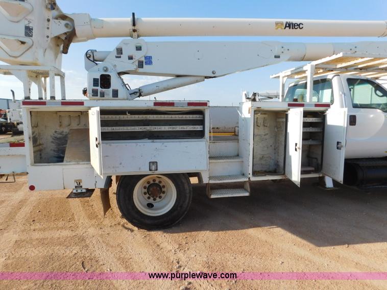 image for item L5951 2004 Ford F750 Super Duty bucket truck