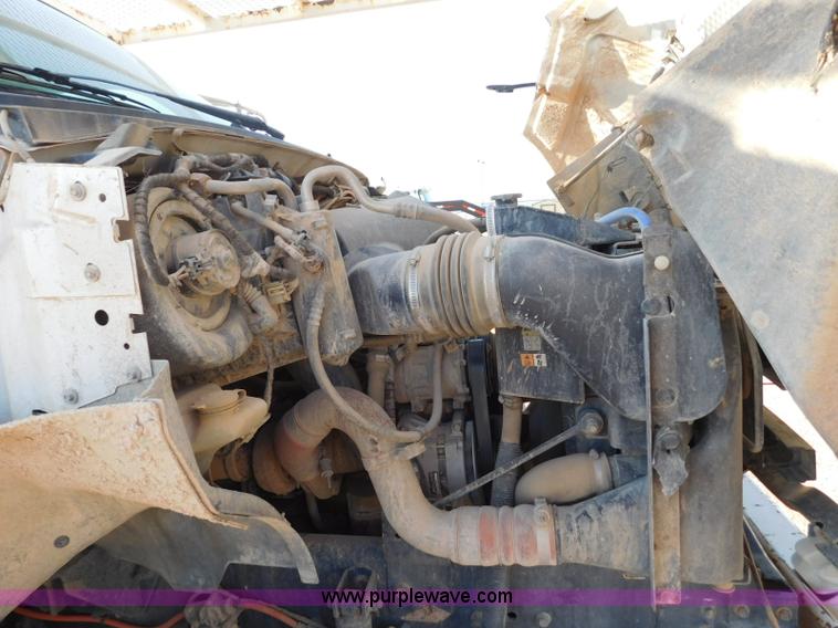 image for item L5951 2004 Ford F750 Super Duty bucket truck