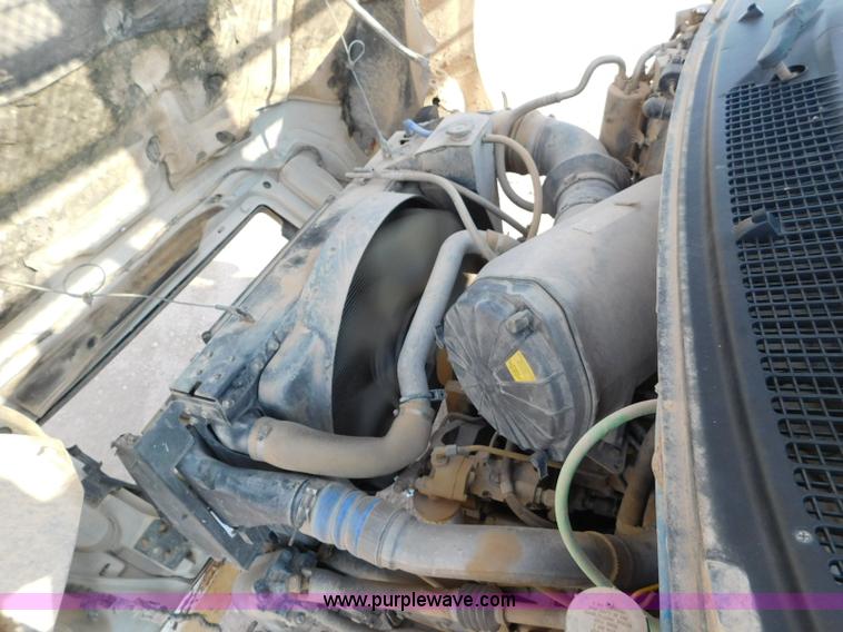 image for item L5951 2004 Ford F750 Super Duty bucket truck