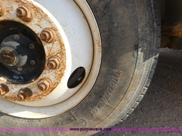 image for item L5951 2004 Ford F750 Super Duty bucket truck