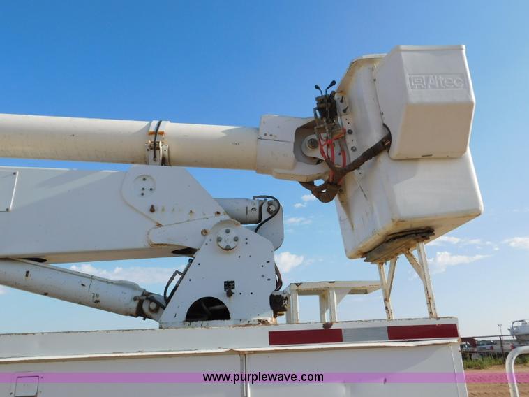 image for item L5951 2004 Ford F750 Super Duty bucket truck