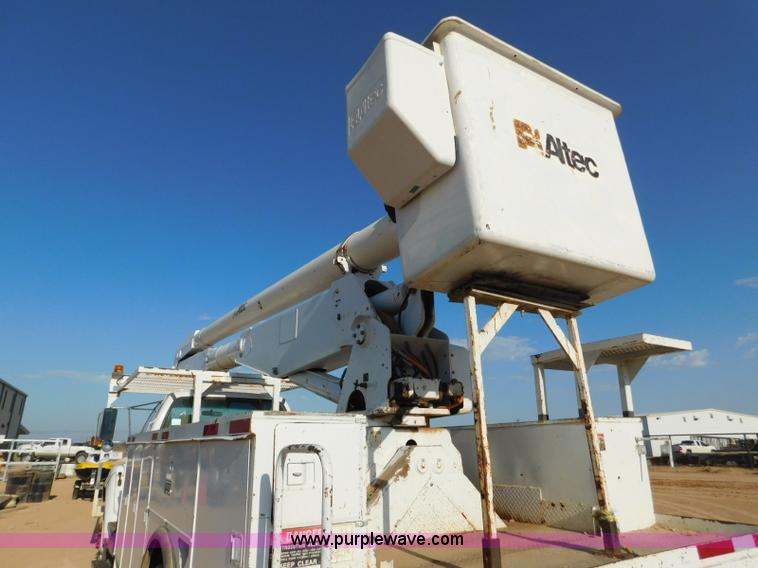 image for item L5951 2004 Ford F750 Super Duty bucket truck