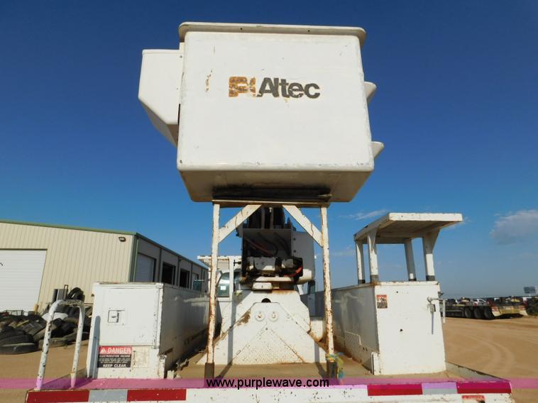 image for item L5951 2004 Ford F750 Super Duty bucket truck