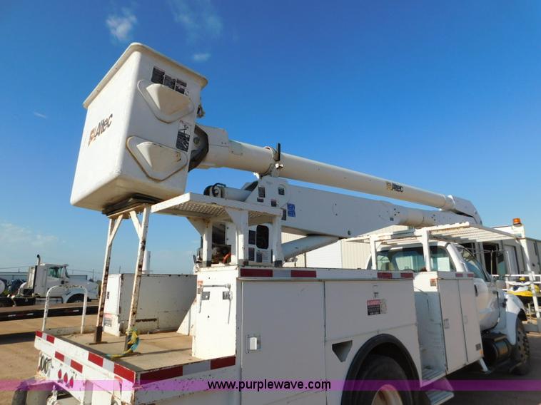 image for item L5951 2004 Ford F750 Super Duty bucket truck