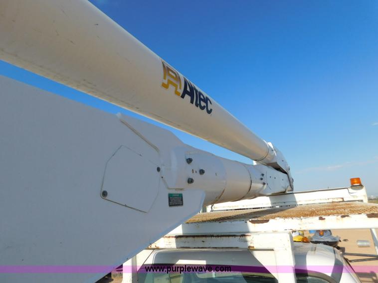 image for item L5951 2004 Ford F750 Super Duty bucket truck