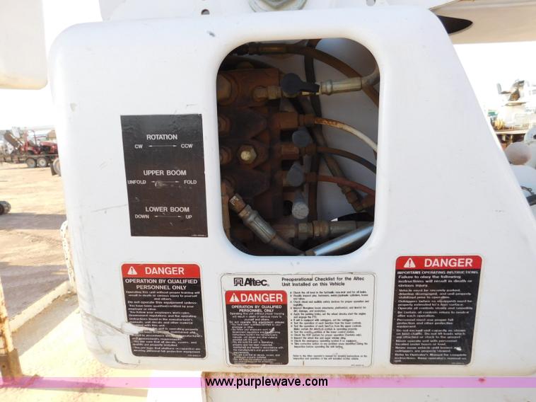 image for item L5951 2004 Ford F750 Super Duty bucket truck