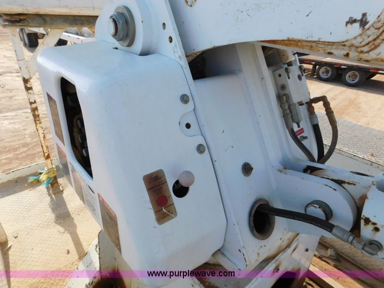 image for item L5951 2004 Ford F750 Super Duty bucket truck