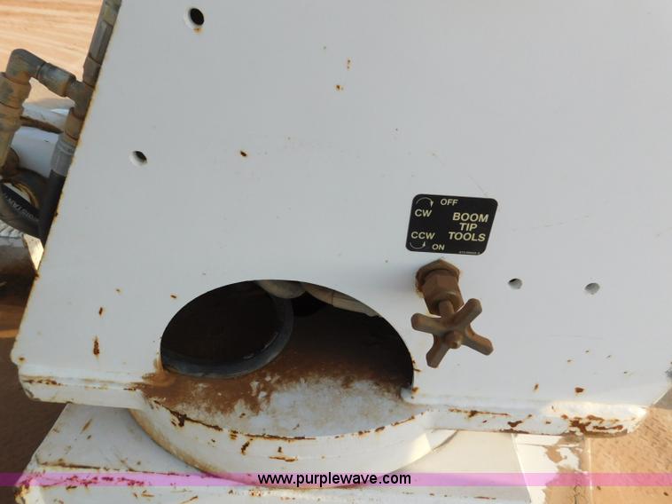 image for item L5951 2004 Ford F750 Super Duty bucket truck