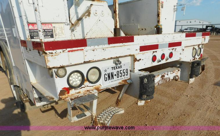 image for item L5951 2004 Ford F750 Super Duty bucket truck