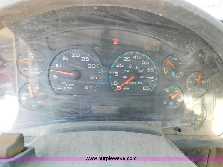 image for item L5953 2004 International 7400 digger derrick truck