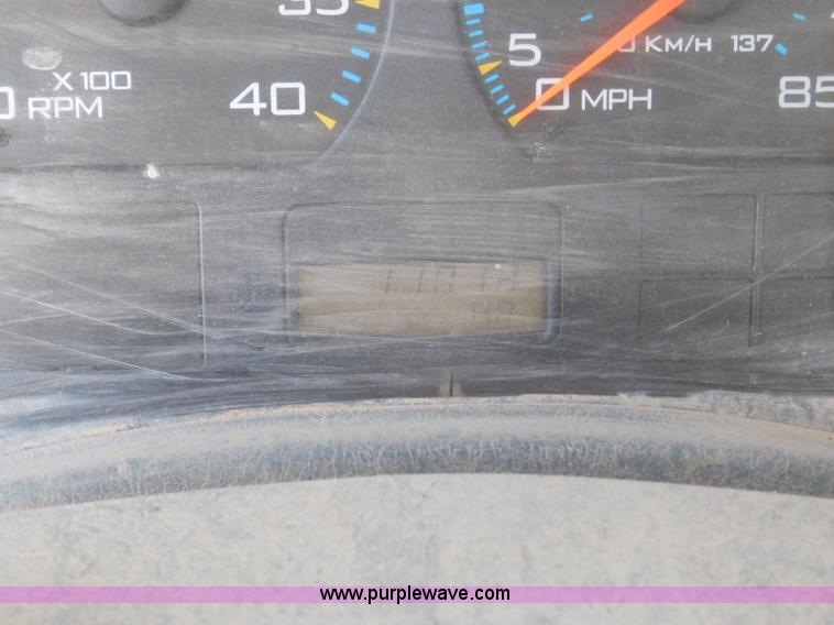 image for item L5953 2004 International 7400 digger derrick truck