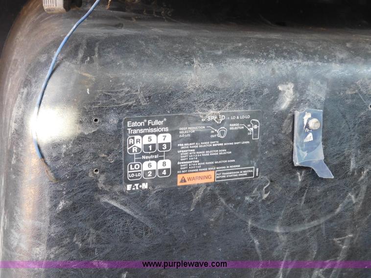 image for item L5953 2004 International 7400 digger derrick truck