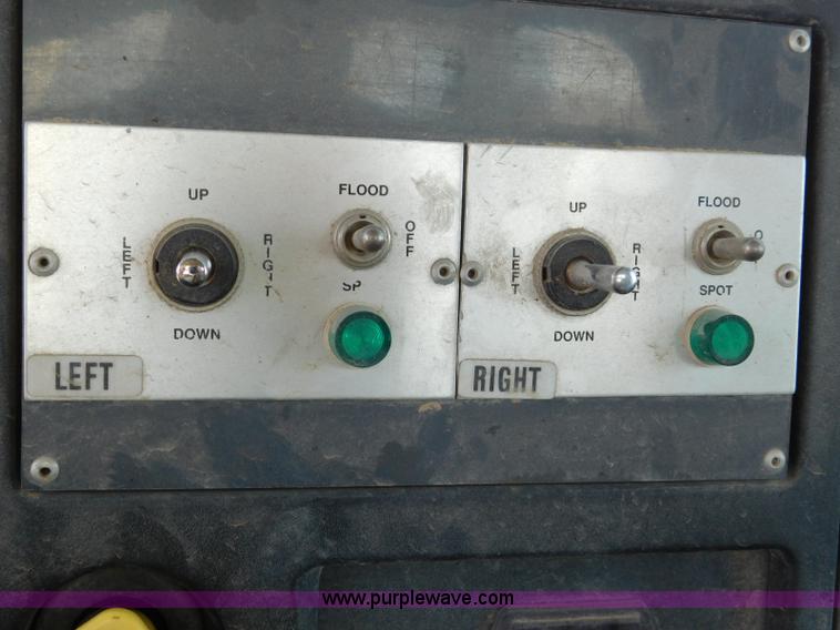 image for item L5953 2004 International 7400 digger derrick truck