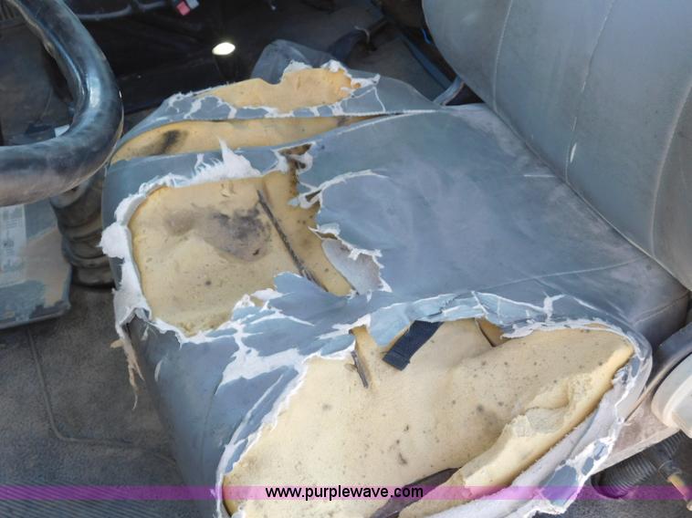 image for item L5953 2004 International 7400 digger derrick truck