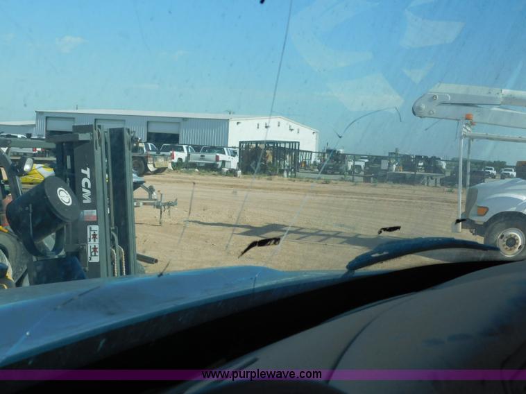 image for item L5953 2004 International 7400 digger derrick truck