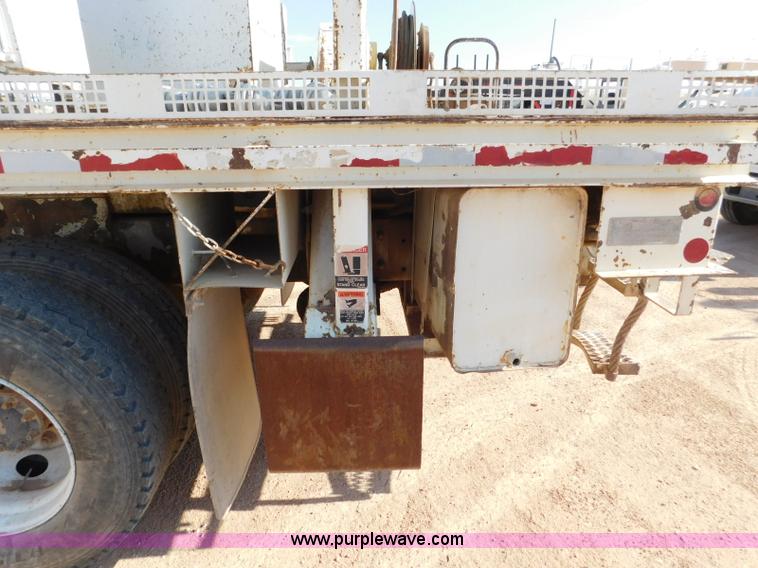 image for item L5953 2004 International 7400 digger derrick truck