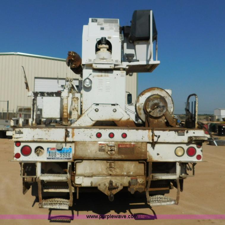 image for item L5953 2004 International 7400 digger derrick truck
